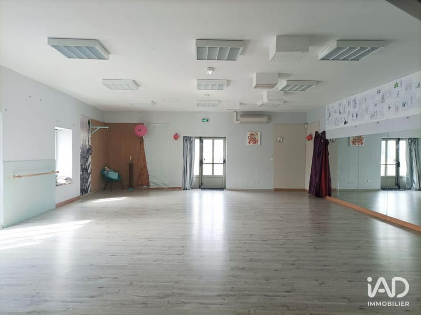 Immeuble commercial 145 m²