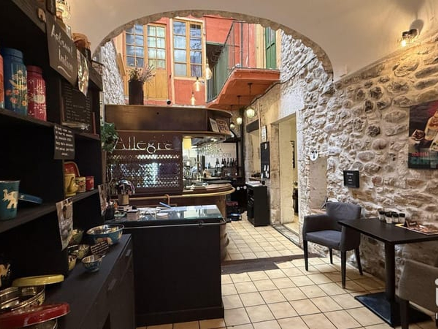 Magasin à vendre - 100m2 - Vallon-Pont-D'arc (07150)