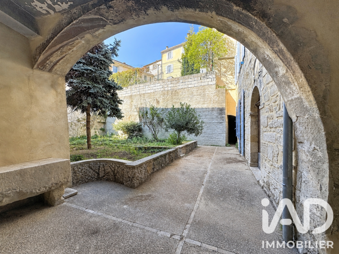 Maison à vendre - 6 pièces - 207m2 - Malaucène (84340)
