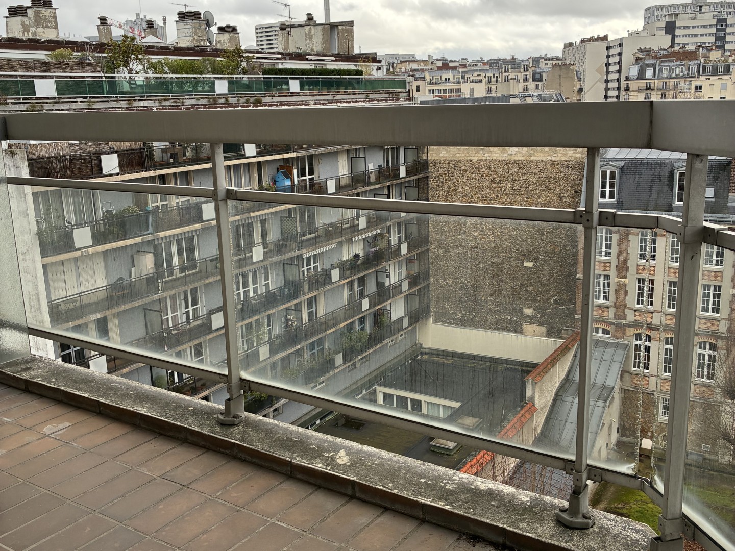 A VENDRE STUDIO 31 m2 RENOVE LES HESPERIDES DE VAUGIRARD