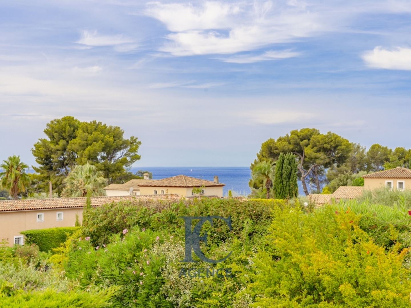 Sanary : Maison de standing de 230 m2 aperçu mer