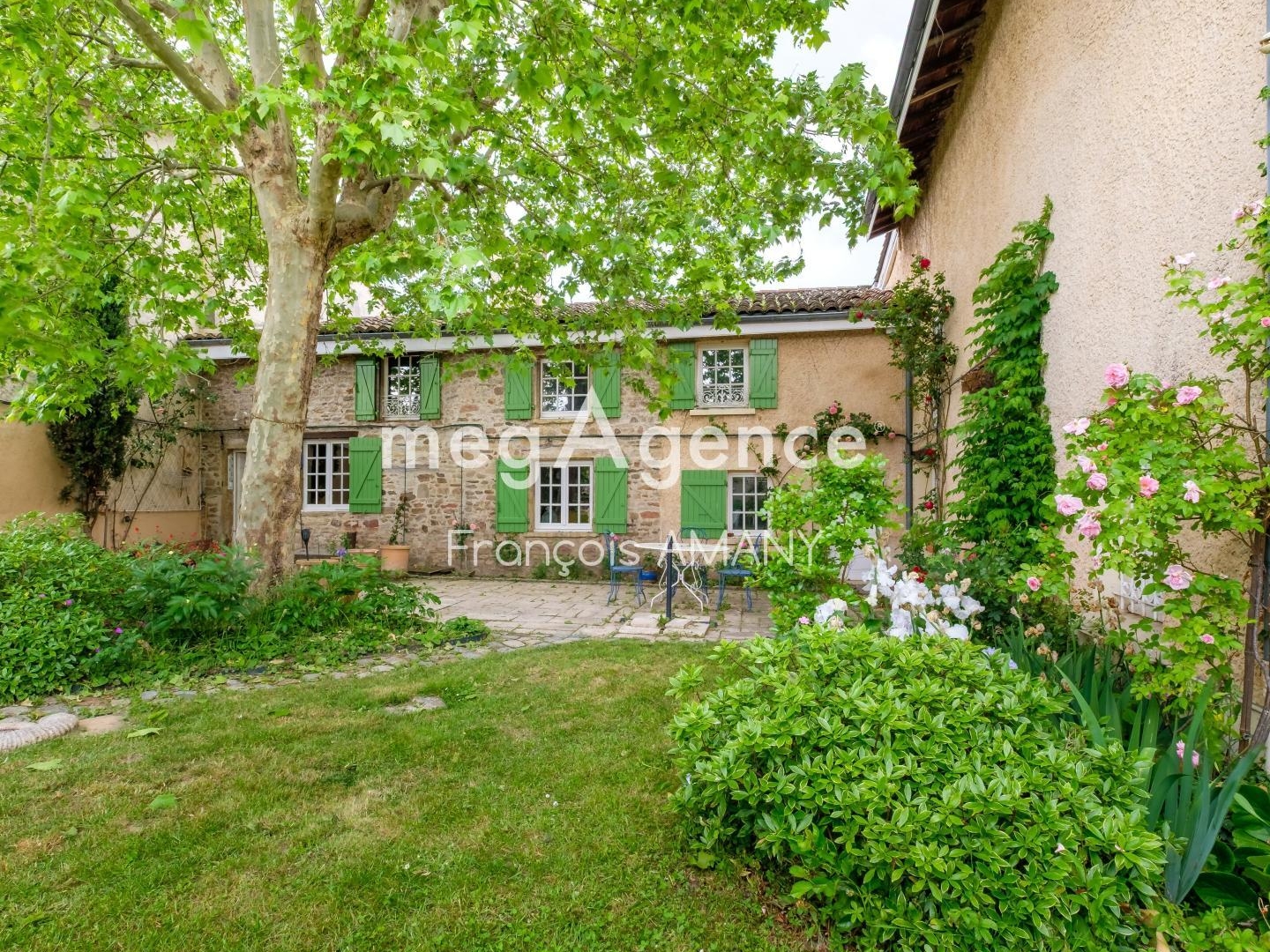 Une maison de charme au coeur de Dommartin
