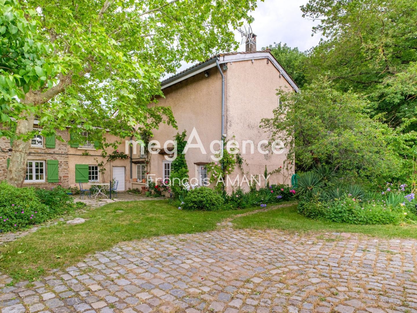 Maison à vendre - 8 pièces - 250m2 - Dommartin (69380)