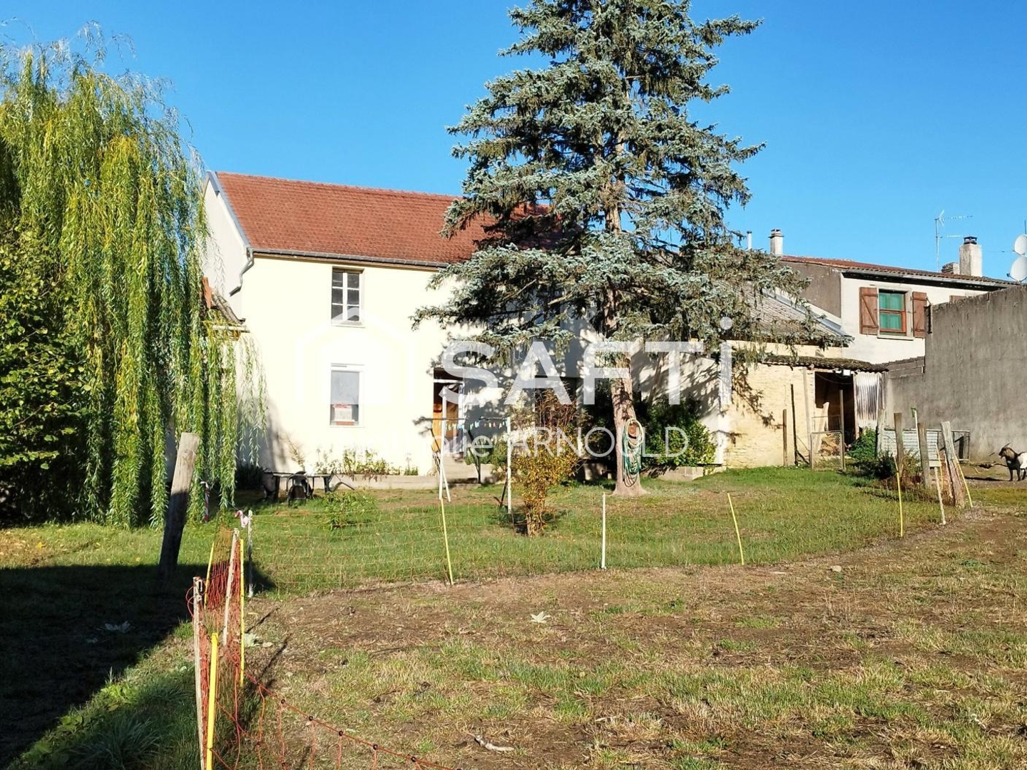 Maison de village de 240 m2 environ sur une parcelle de 1547 m2