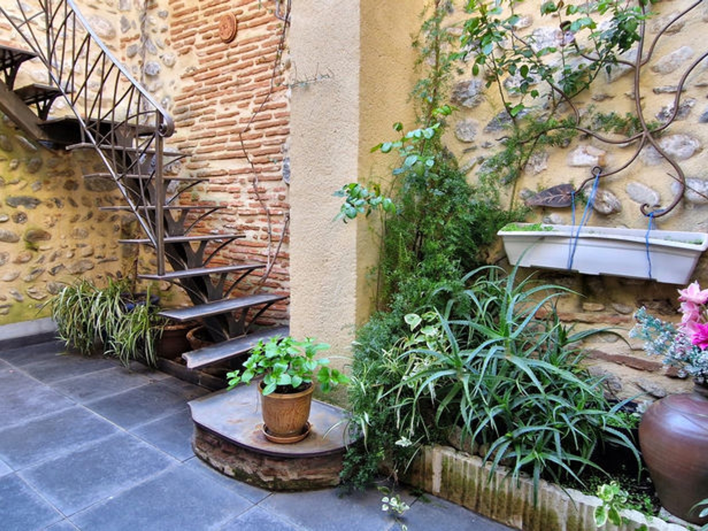 Exclusivité Ille Sur Têt - Coup de Coeur pour cette Superbe rénovation Atypique de 142 m2 avec patio et Terras