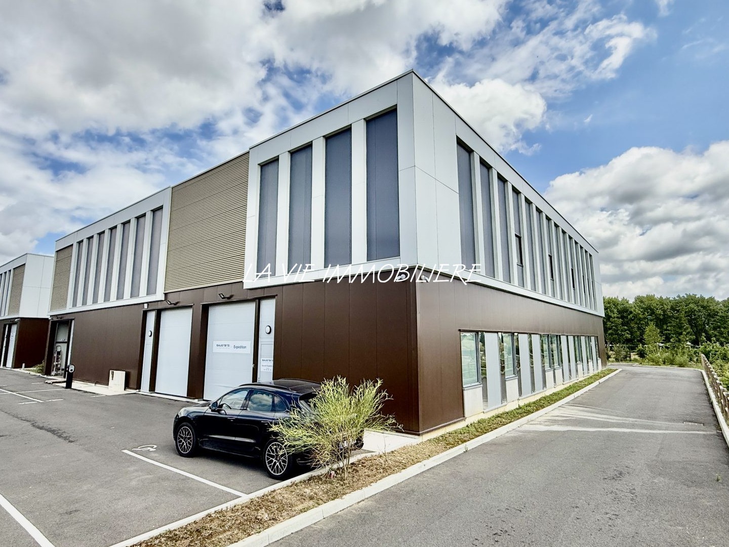 Immeuble industriel 1223 m²