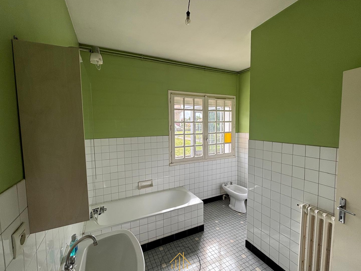 Maison à vendre - 7 pièces - 139m2 - Angoulême (16000)