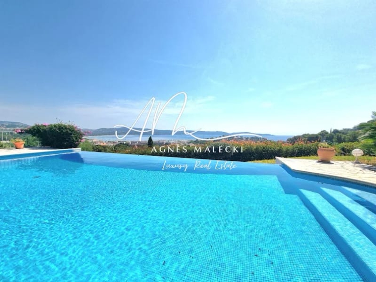 Maison à vendre - 5 pièces - 207m2 - Cavalaire-Sur-Mer (83240)