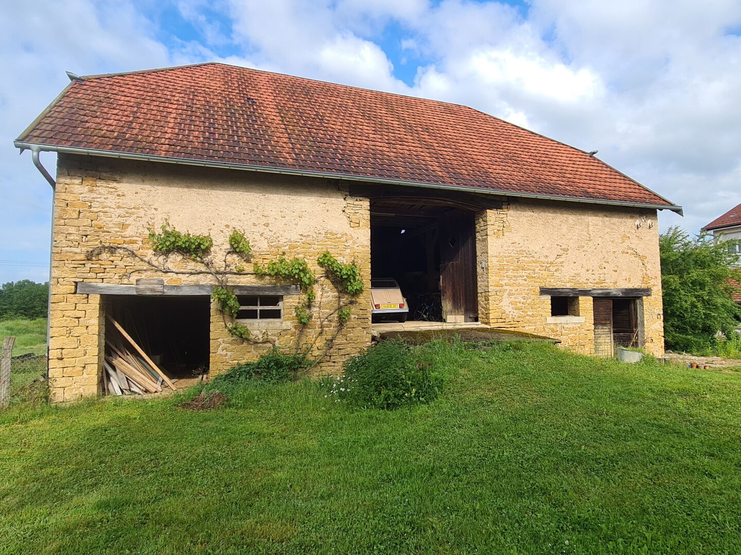 GRANGE avec Terrain : Idéal projet habitation ou investissem