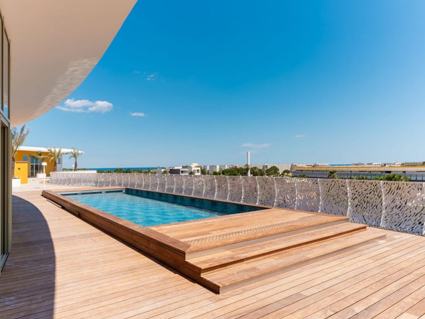 CAP D'AGDE. Village Naturiste. Duplex T2 en Rooftop avec Piscine, Jacuzzis et Garage Privatif