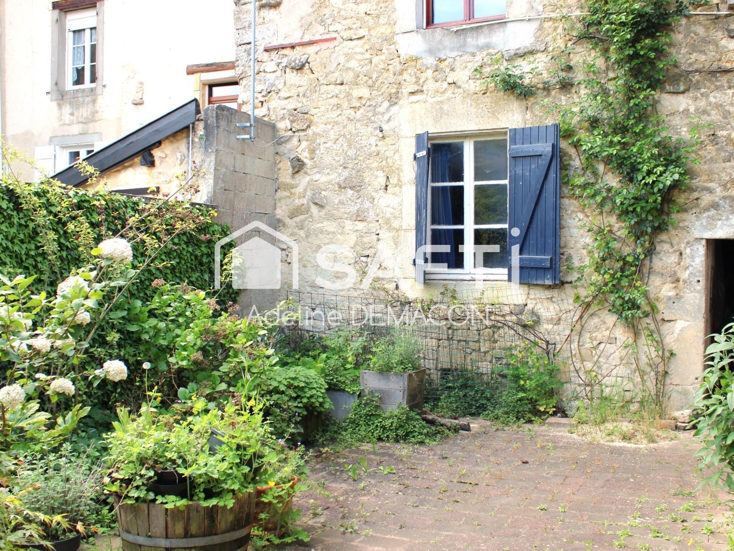 Maison village avec grange terrain et verger