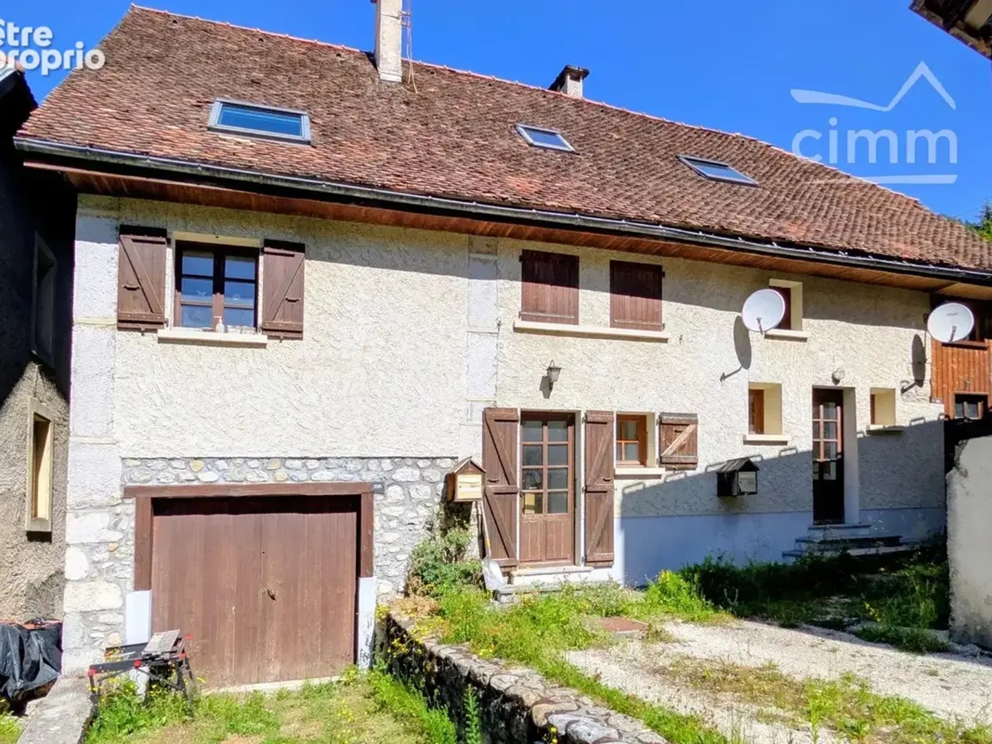 OPPORTUNITÉ INVESTISSEUR : Maison divisée en 3 appartements à Saint-Pierre-de-Chartreuse