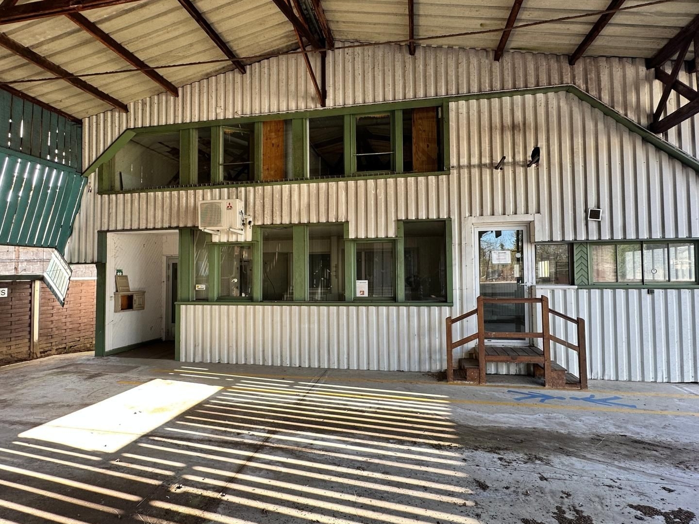 Bureaux 3 pièces 2500 m²