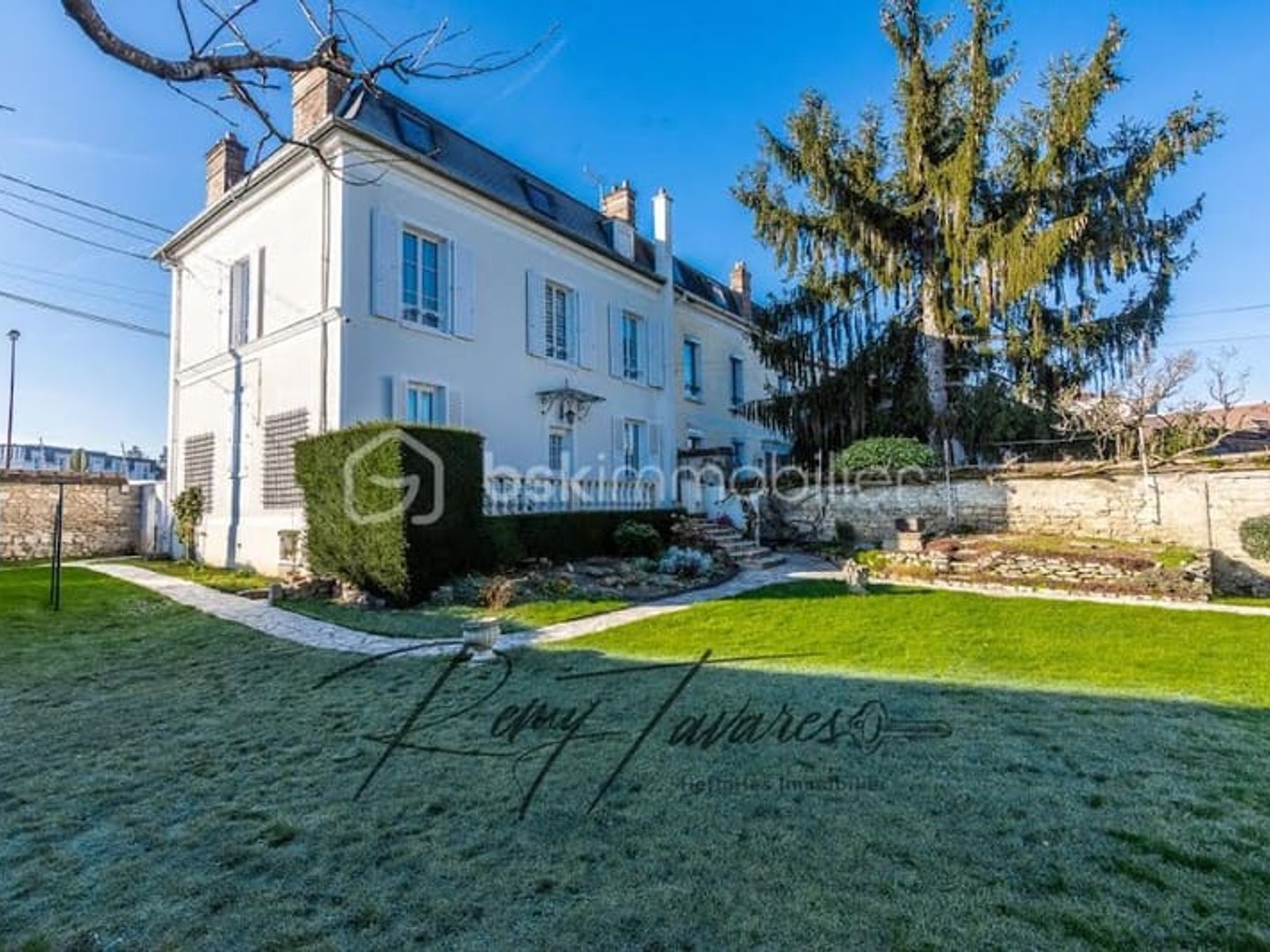 Propriété 9 pièces 218 m²