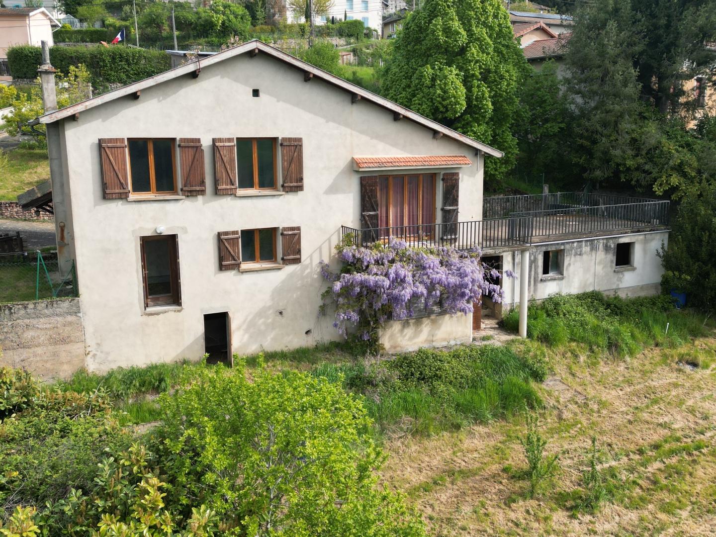 Maison à restaurer entièrement avec vue panoramique, le tout sur presque 3000m2 de terrain