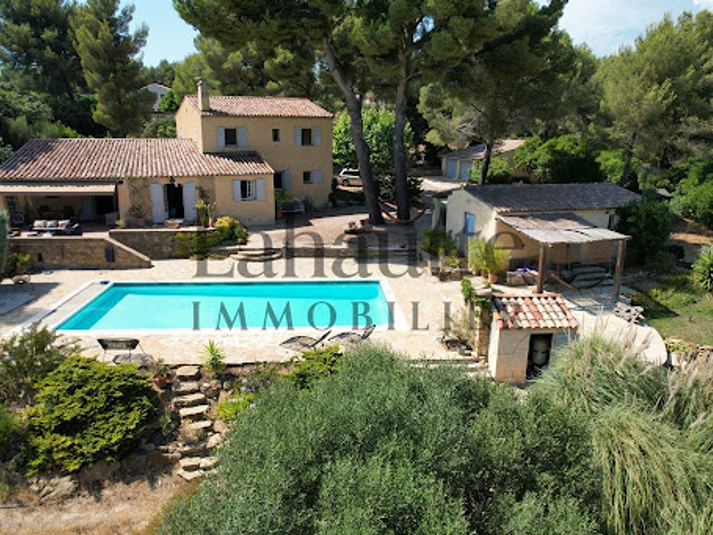 Maison 8 pièces 257 m²