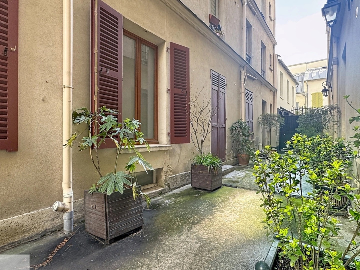À VENDRE - APPARTEMENT AVEC COMMERCIALITÉ 91 m² 3 PIECES PARIS 11EME ARRONDISSEMENT (75)