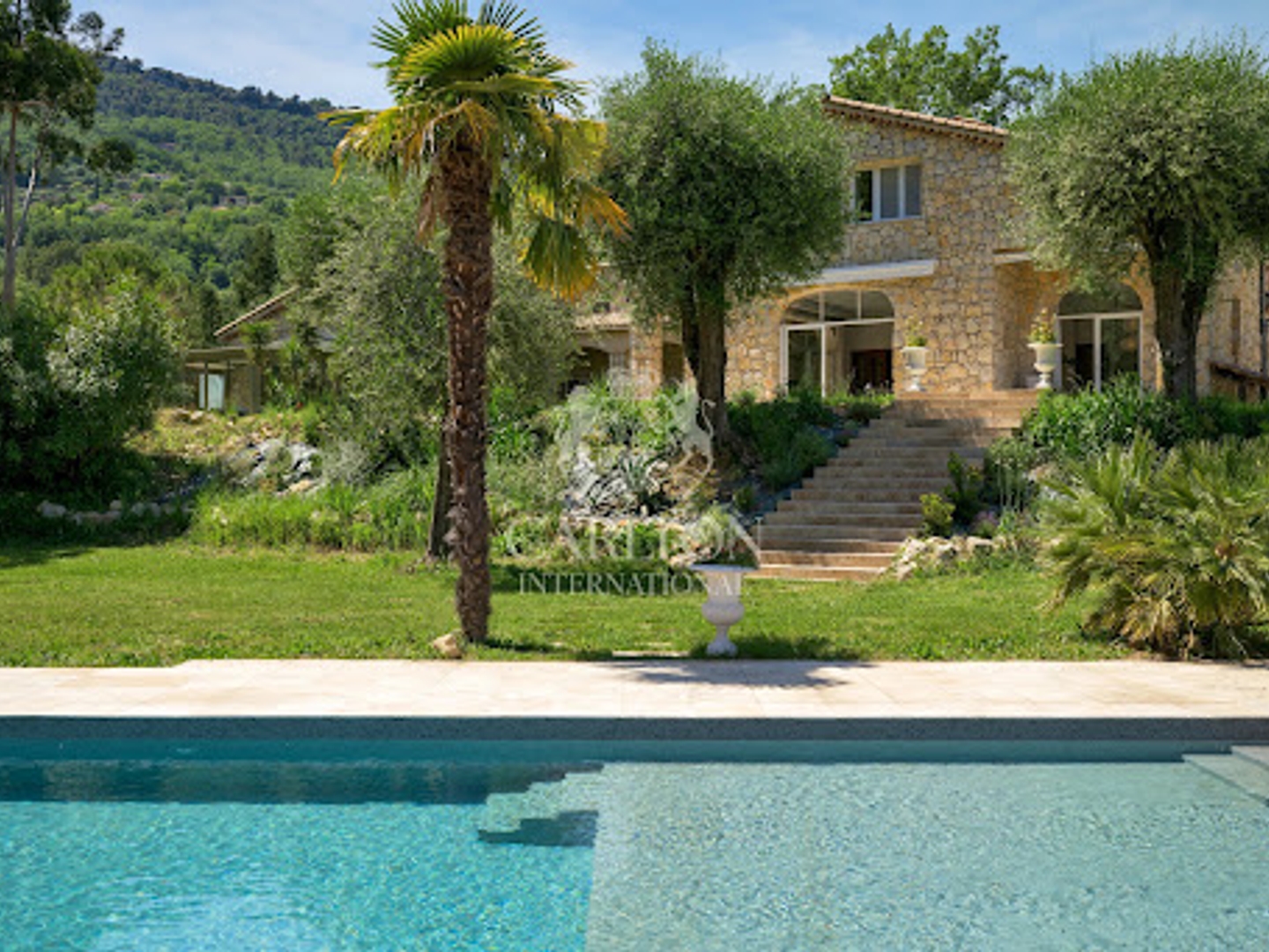 Maison à vendre - 15 pièces - 650m2 - Le Bar-Sur-Loup (06620)