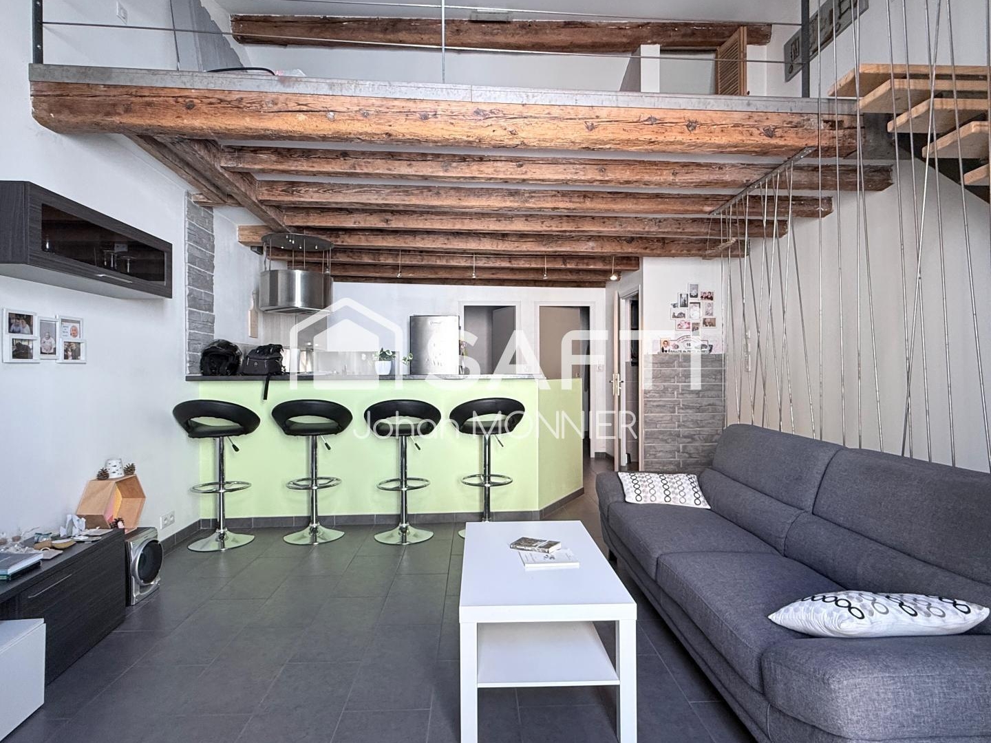 Maison de ville avec mezzanine et grand garage