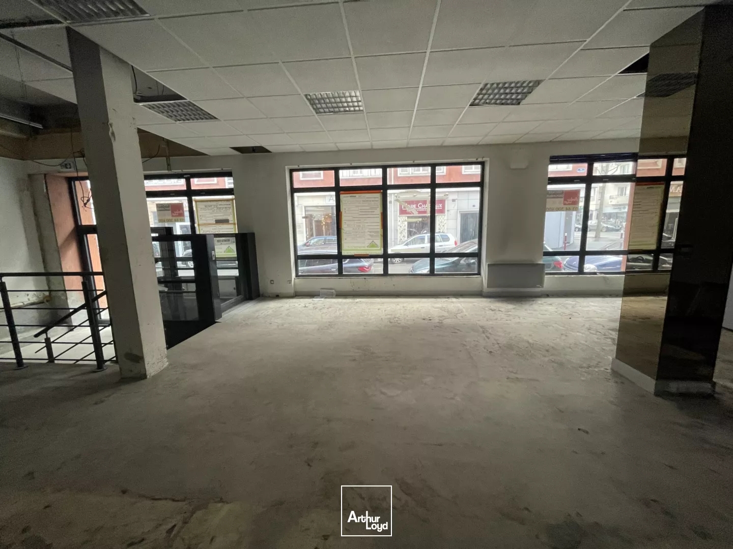 LOCAUX COMMERCIAUX - 214 m2 - À VENDRE - BEAUVAIS CENTRE VILLE