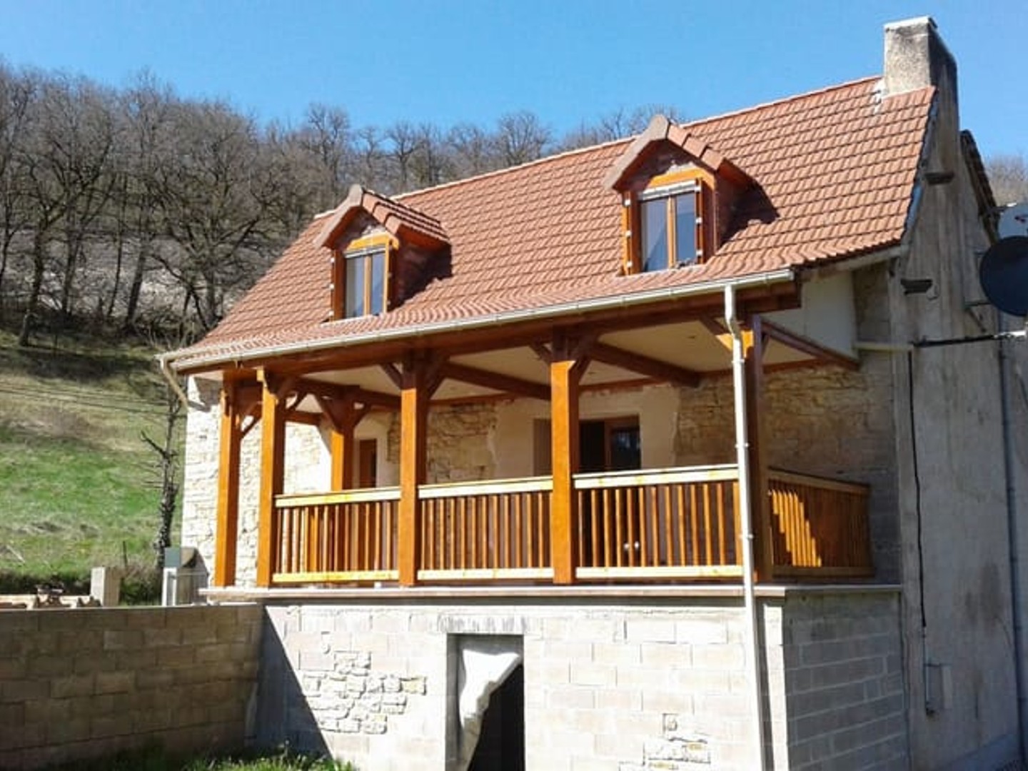 Maison en pierre rénovée avec gîte - Salles Courbatiés