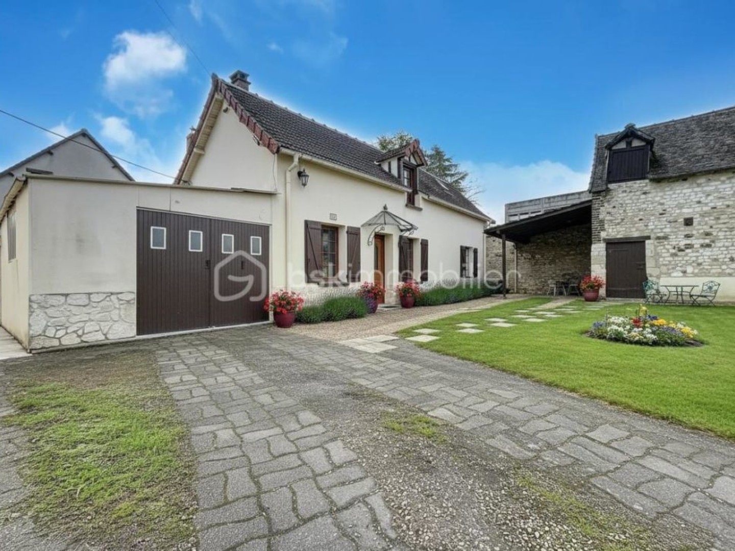 MAISON INDIVIDUELLE DE PLAIN_PIED 97m2, 3 CHAMBRES, GARAGE, DEPENDANCE