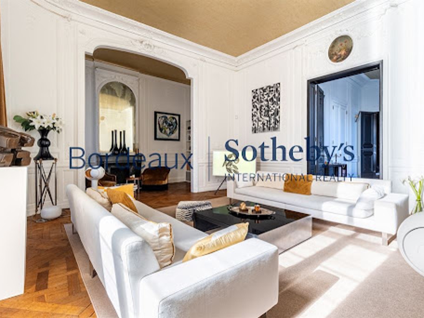 Maison 10 pièces 363 m²