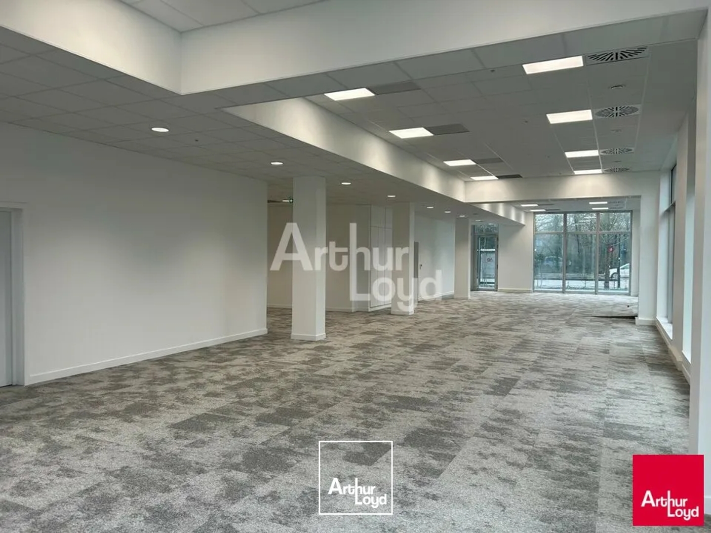 Immeuble à vendre - 247m2 - Saint-Jacques-De-... (35136)