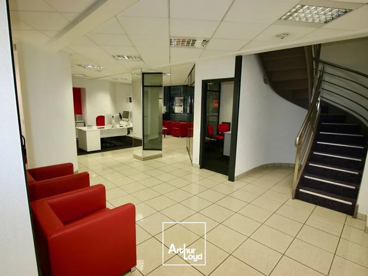 À VENDRE - LE HAVRE HÔTEL DE VILLE - LOCAL COMMERCIAL - 170 m2 + 1 EMPLACEMENT DE PARKING EN SOUS SOL