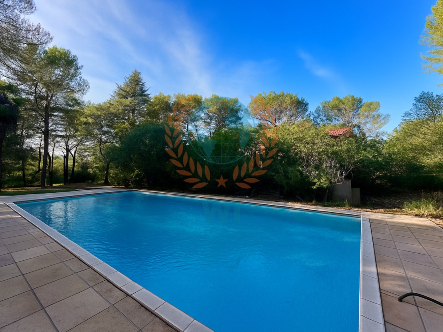 Villa individuelle avec piscine garage et dépendances