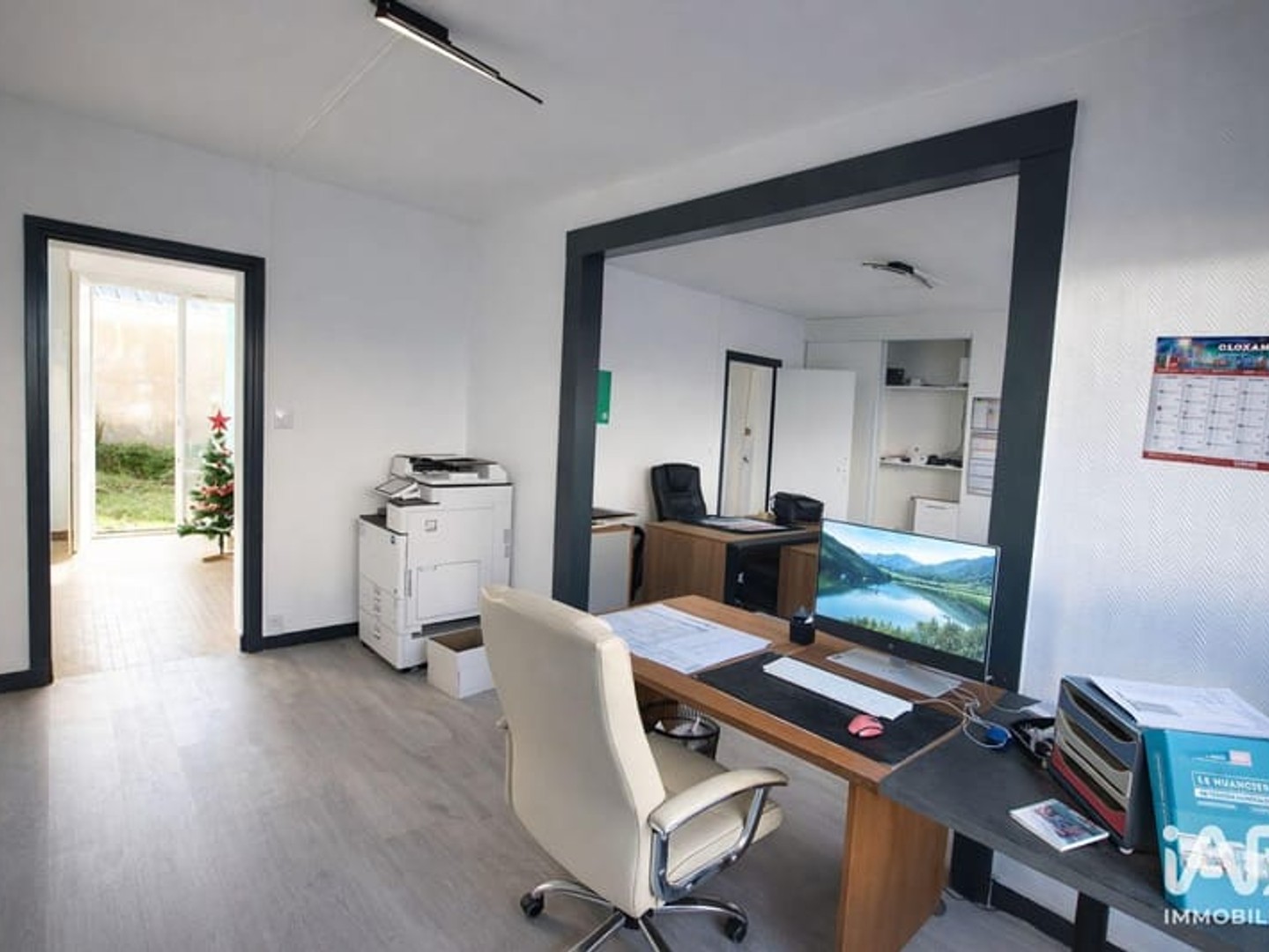 Immeuble commercial 55 m²