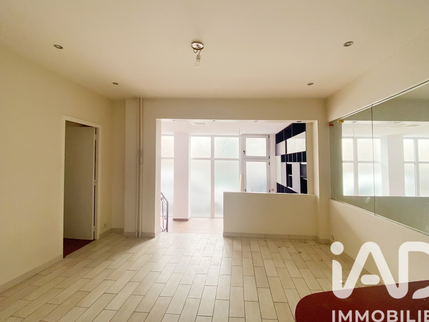 Local commercial 2 pièces 146 m²