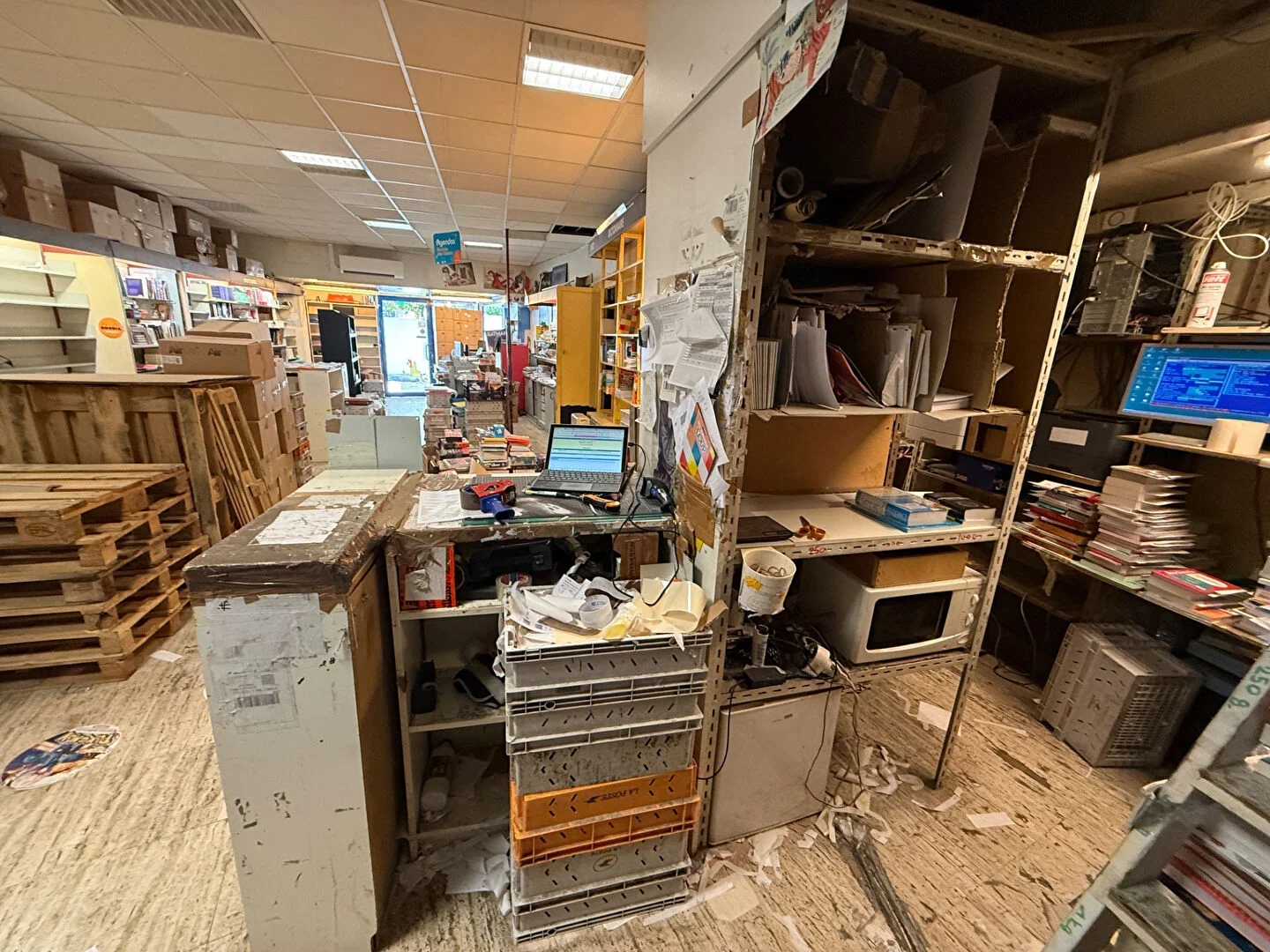 Magasin à vendre - 1 pièce - 95m2 - Aubagne (13400)