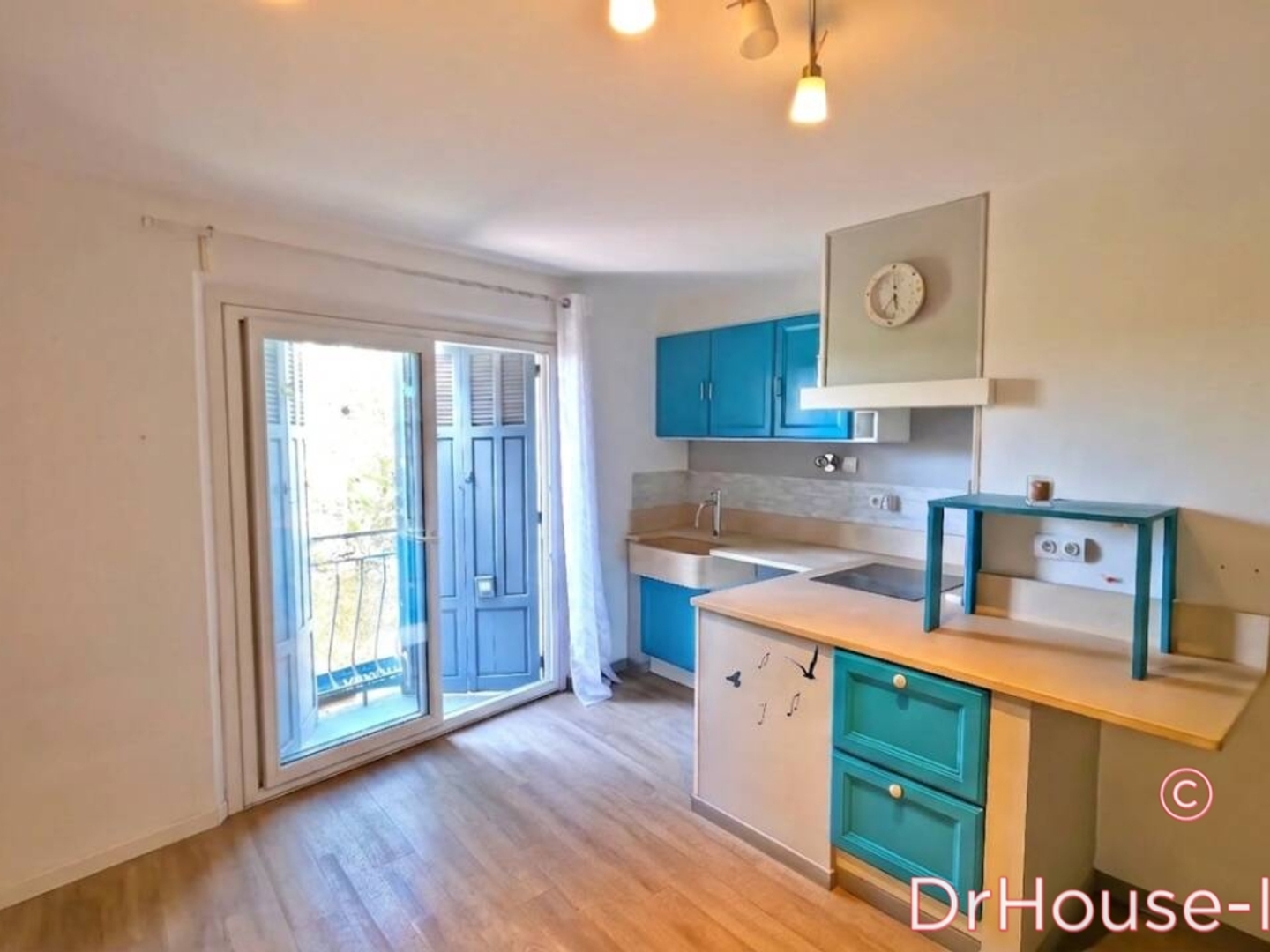 Parking / garage / box à vendre - 60m2 - Néoules (83136)