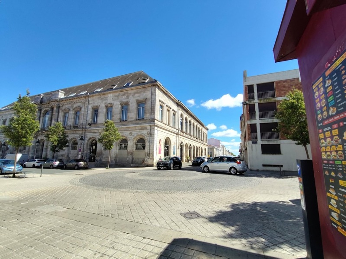 Rochefort Hyper Centre  Studio ou Local Professionnel  Usage mixte autorisé