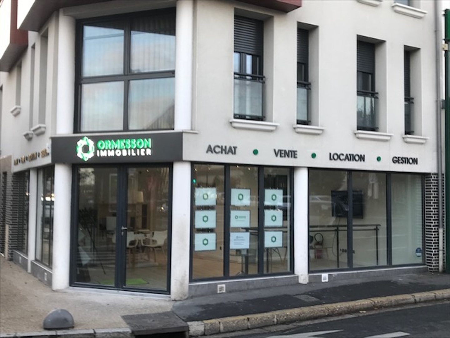 Locaux à vendre - 147m2 - Enghien-Les-Bains (95880)