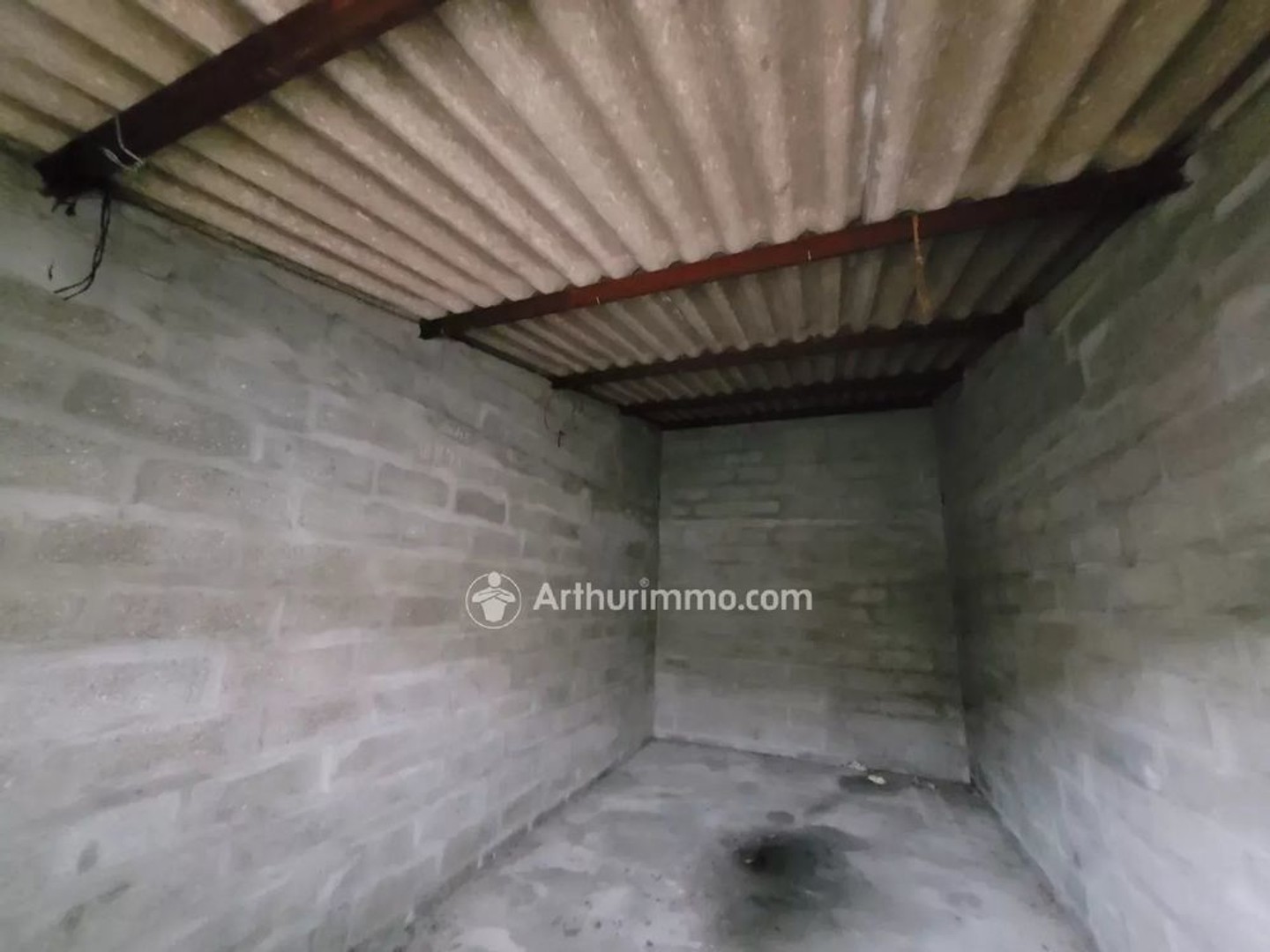 Parking / garage / box à vendre - Saint-Jean-D'angély (17400)