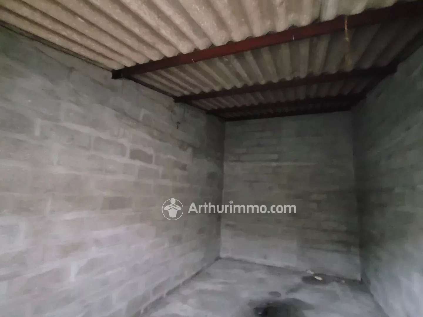 Parking / garage / box à vendre - 18m2 - Saint-Jean-D'angély (17400)