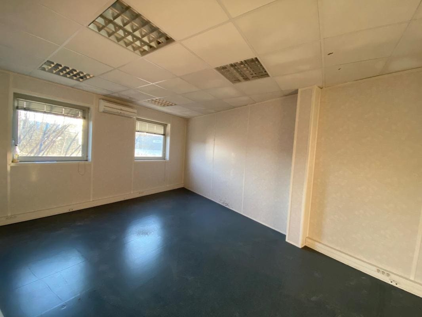 Locaux d'activité à vendre ou à louer 500 Saint-Priest