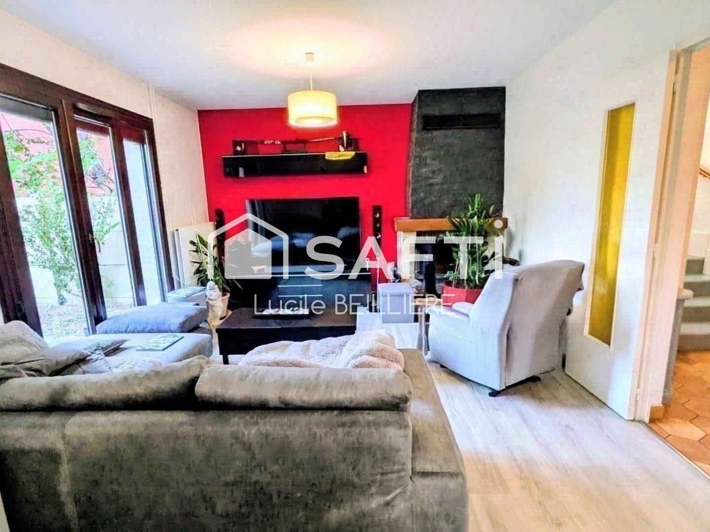 A SEVRAN 93270 maisons de 125 m², 5 pièces, 4 chambres, un séjour donnant sur une grande terrasse, un jardin sur un terrain de 384 m².