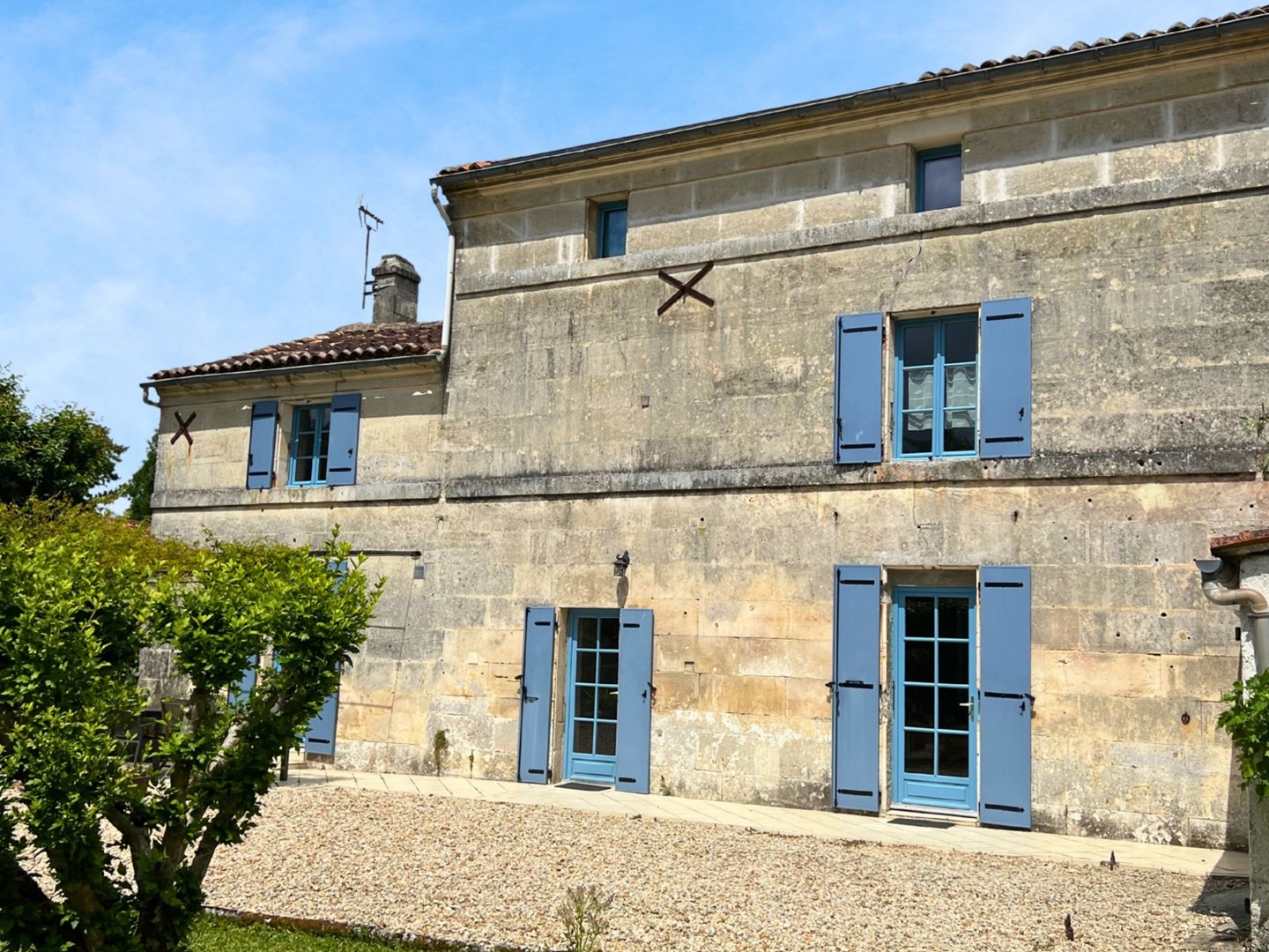 MAISON CHARENTAISE de charme avec jardin à vendre - Secteur Sud très proche de JARNAC