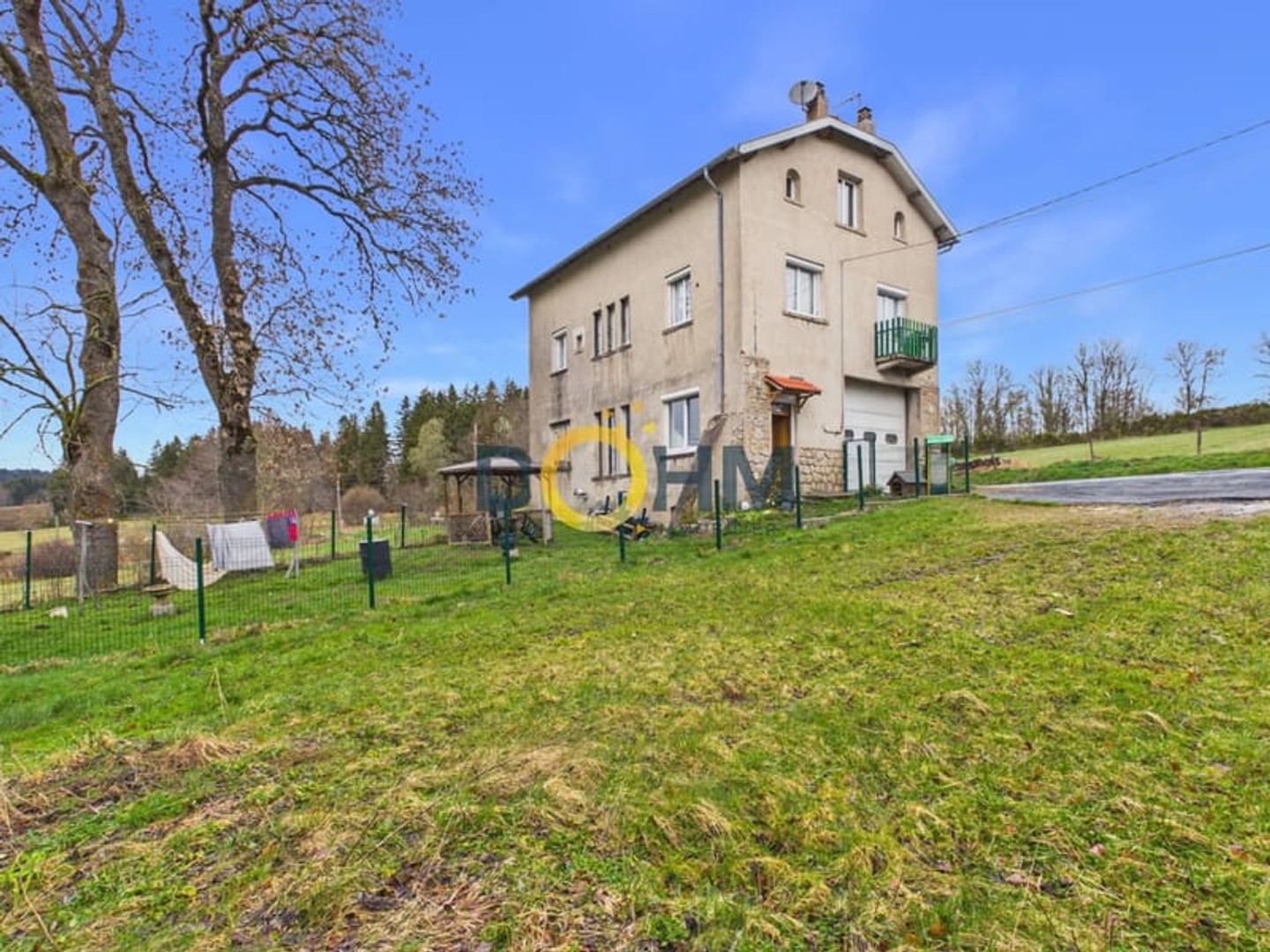 maison de village avec petit terrain et gran garage