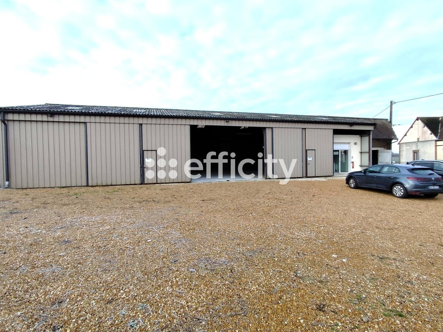 Local commercial 3 pièces 400 m²