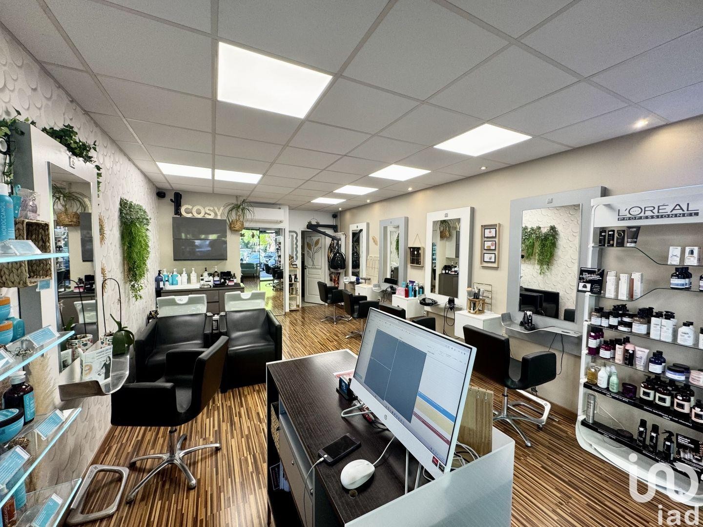 Immeuble commercial 56 m²