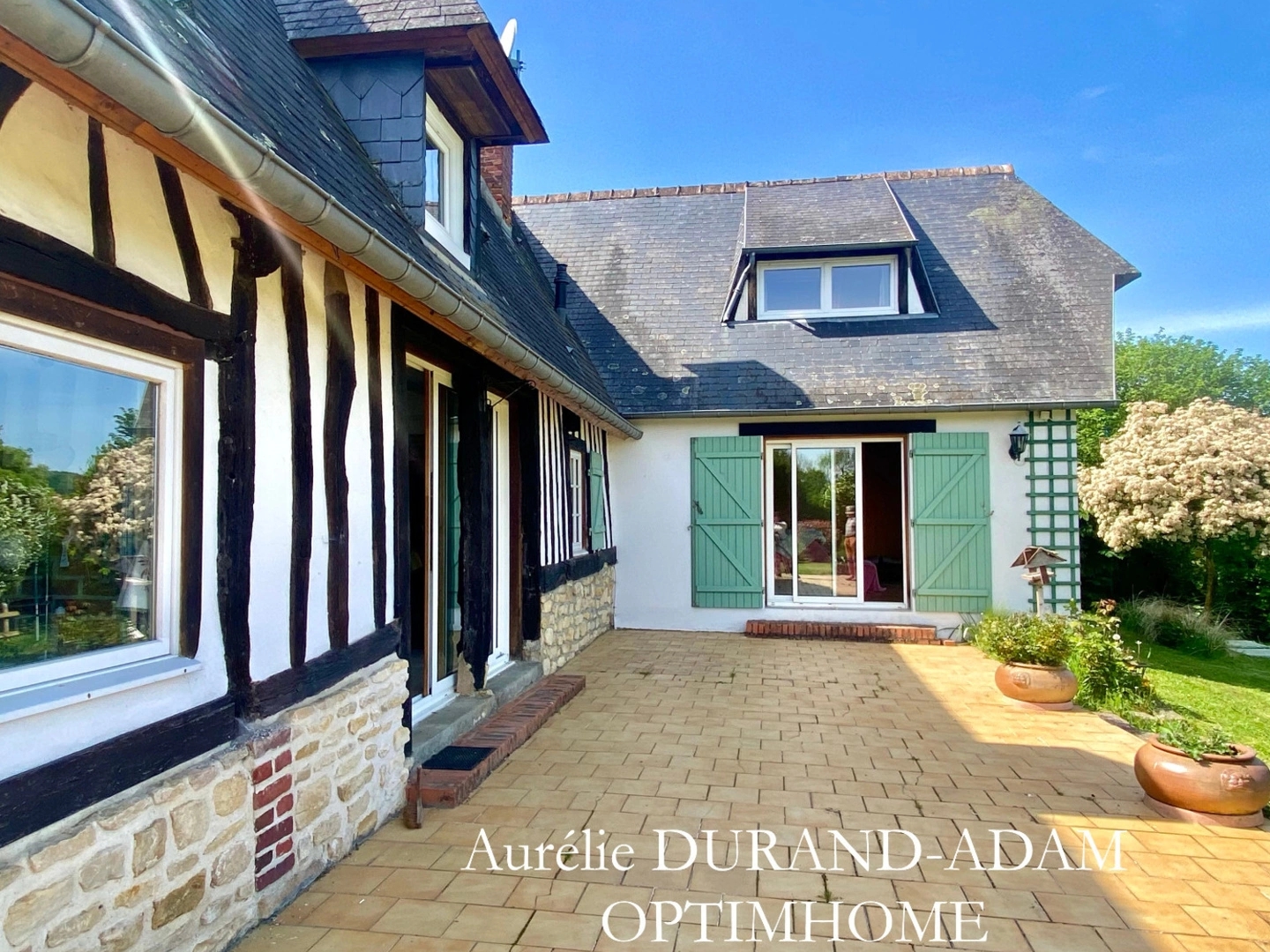Maison de charme avec vue exceptionnelle sur les bocages normands - 3 Chambres - Petite Dépendance et Garage.