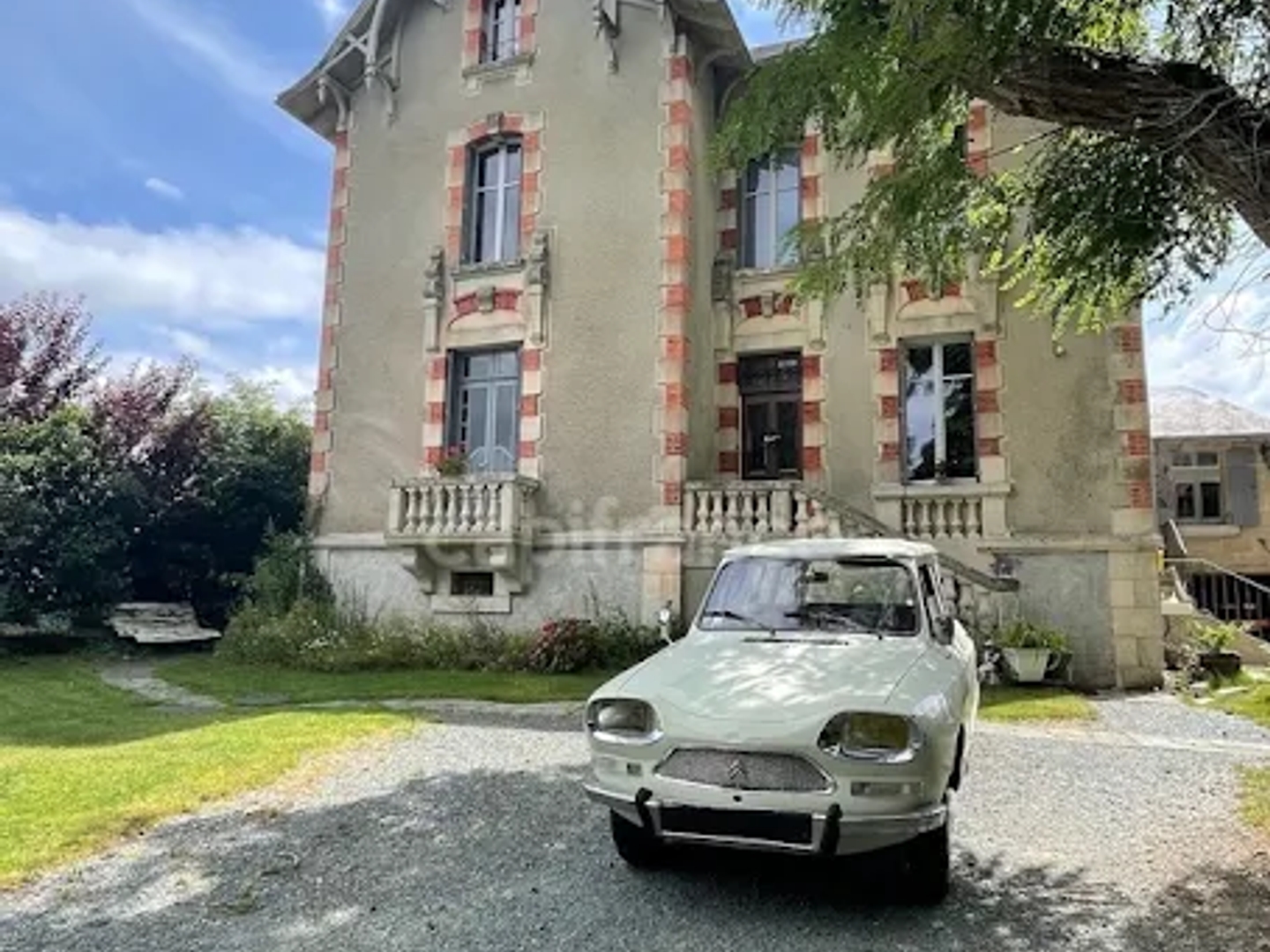 Maison à vendre - 15 pièces - 237m2 - Puy-De-Serre (85240)