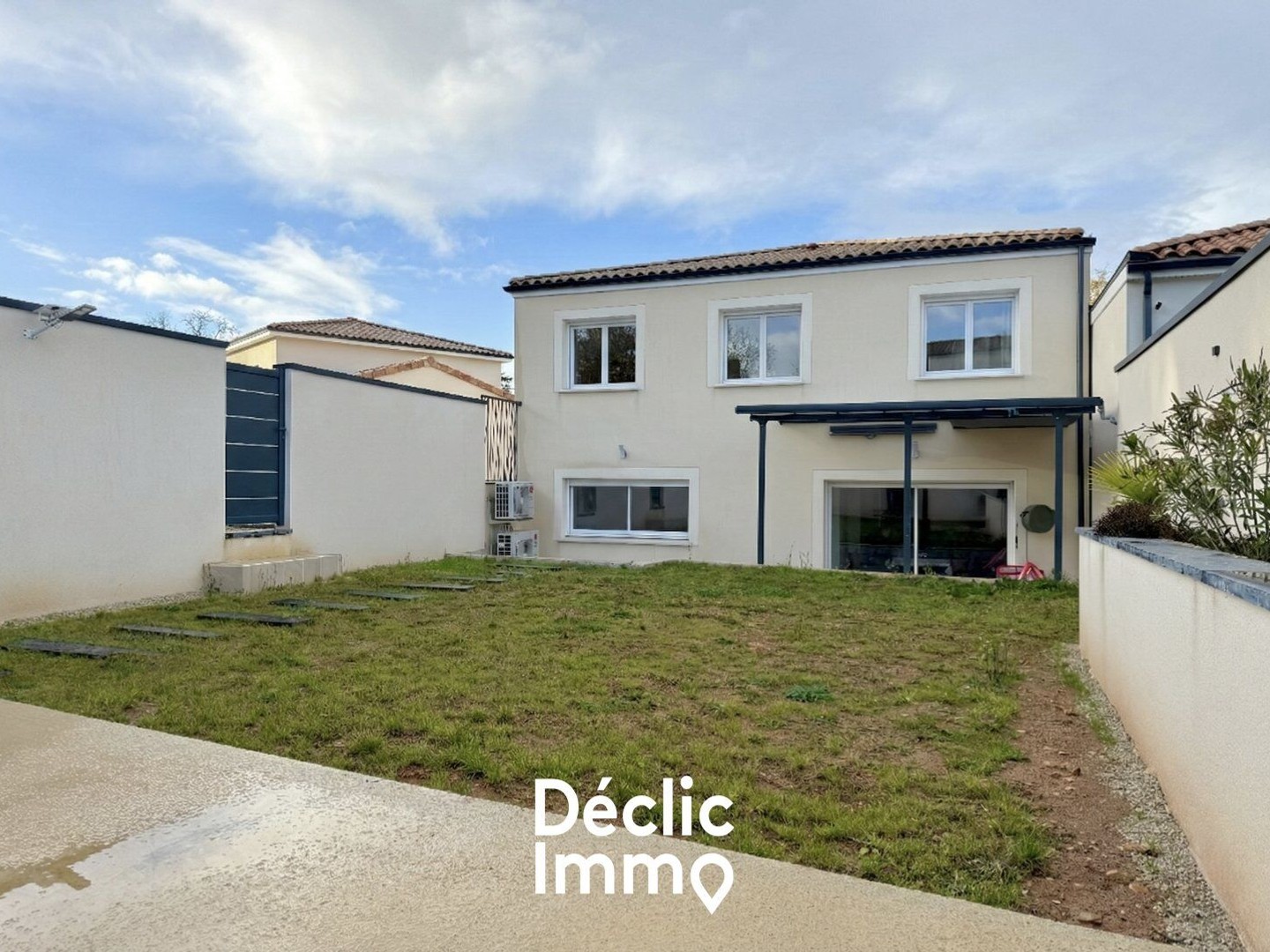 Rare à St Benoit : 6 chambres, studio au RDC et aucun travaux