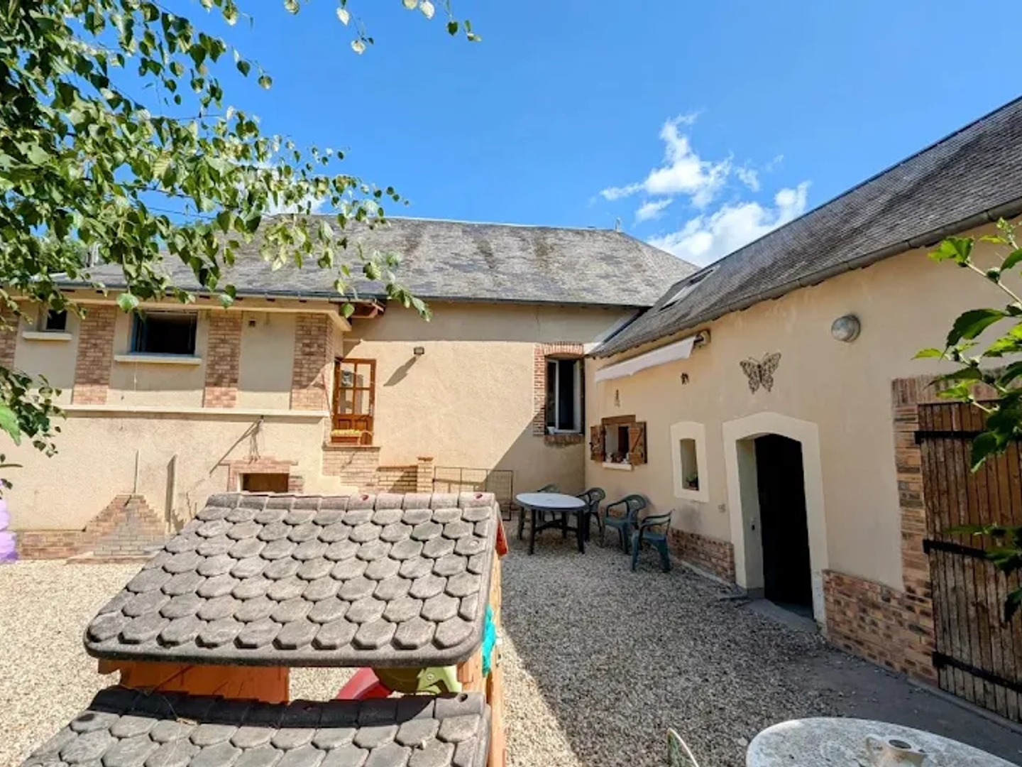 Maison à vendre - 4 pièces - 126m2 - La Chapelle-D'ang... (18380)