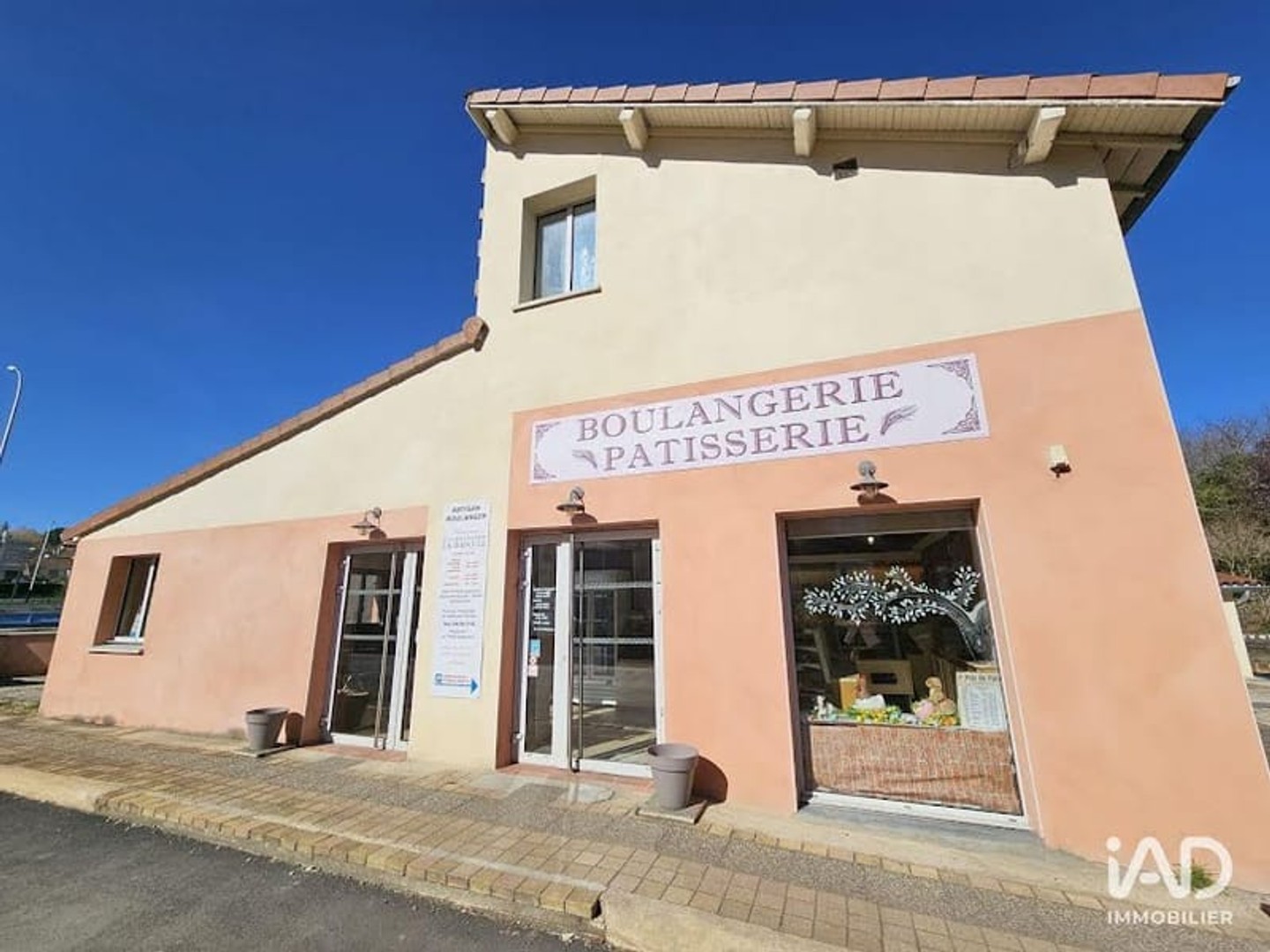 Commerce 432 m²