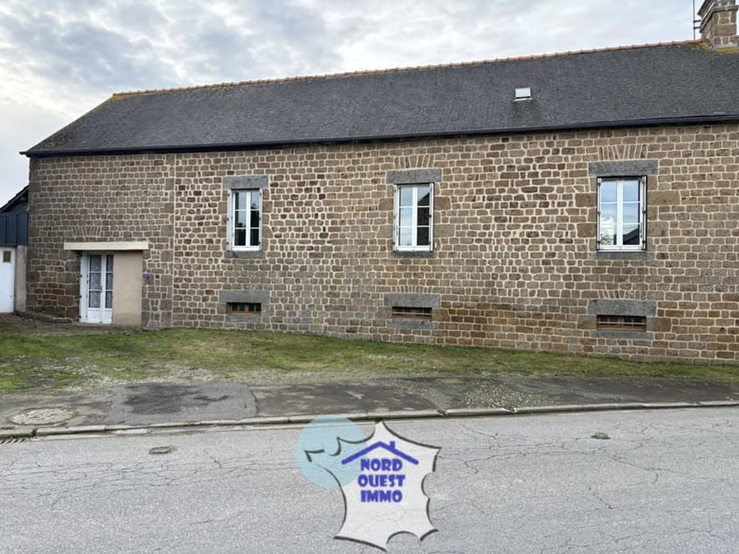 Ensemble immobilier PROXIMITE LASSAY LES CHATEAUX